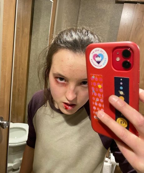 Bella Ramsey high quality actress image