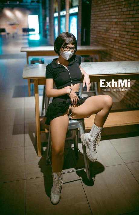 ExhMi pretty model images
