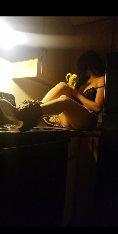 laqueenvic model top img