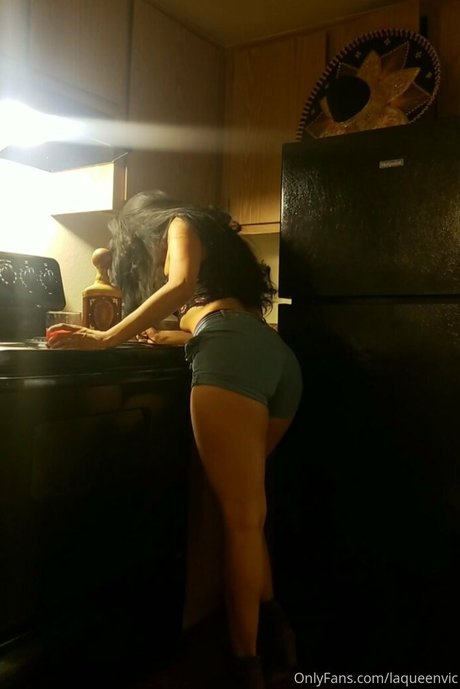 laqueenvic nude actress images