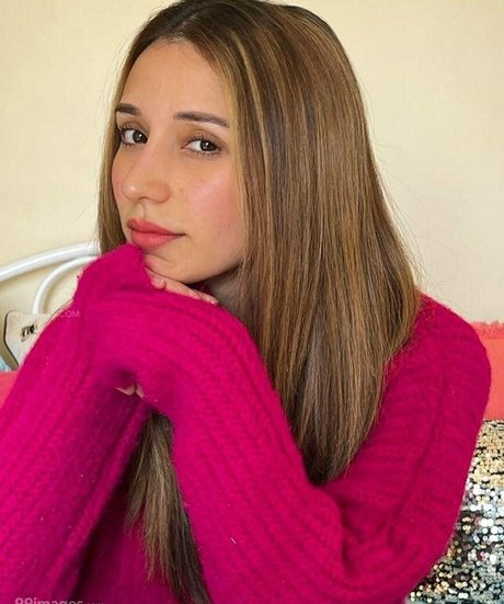 Heli Daruwala star nudes photo