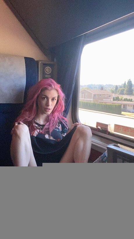 Luxneon pornstar beautiful img