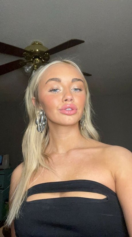 popular onlyfans beautiful naked photo