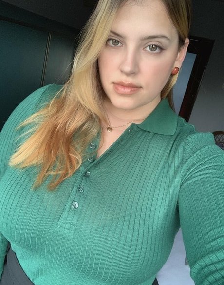 Trisone pornstar top picture