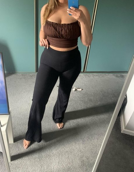 Trisone art actress picture