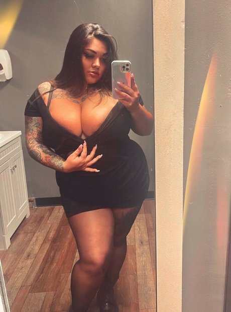 ethacake pornstar naked photo