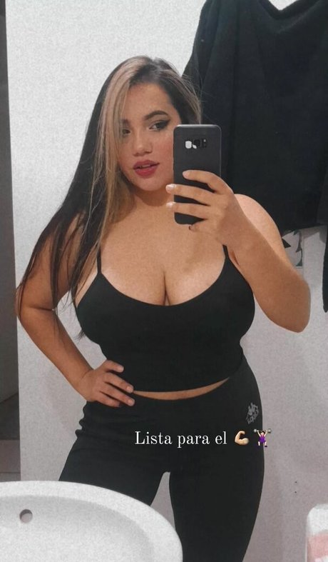 Toomuchtumbao art model gallery