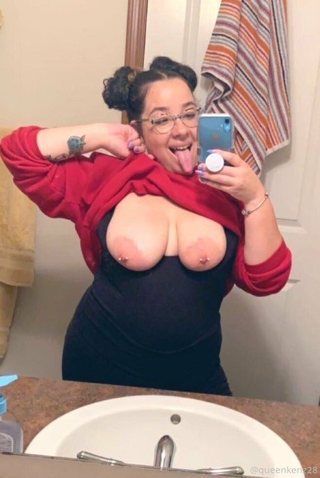 queenkenz28 exclusive model images