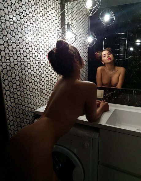 Anna Trandyusha nude model pic