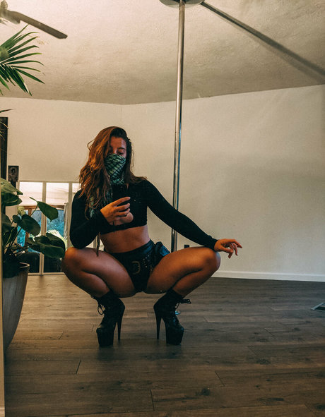 danceincannabis star exclusive pictures