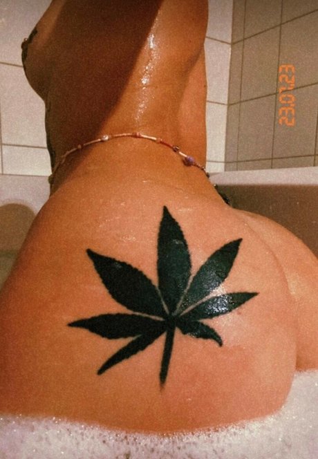 FoxyBebe420 porn star pictures