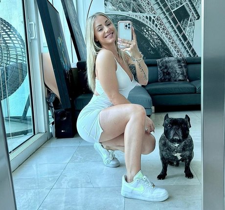 Marine S Mezz model erotic img