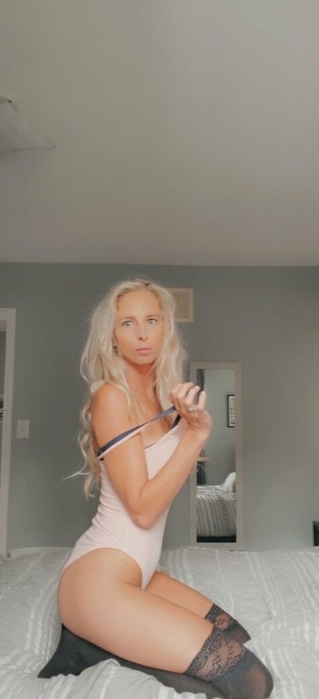 18 year old onlyfans pretty image