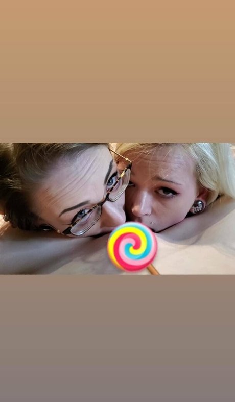 suicidekittenxo model best picture