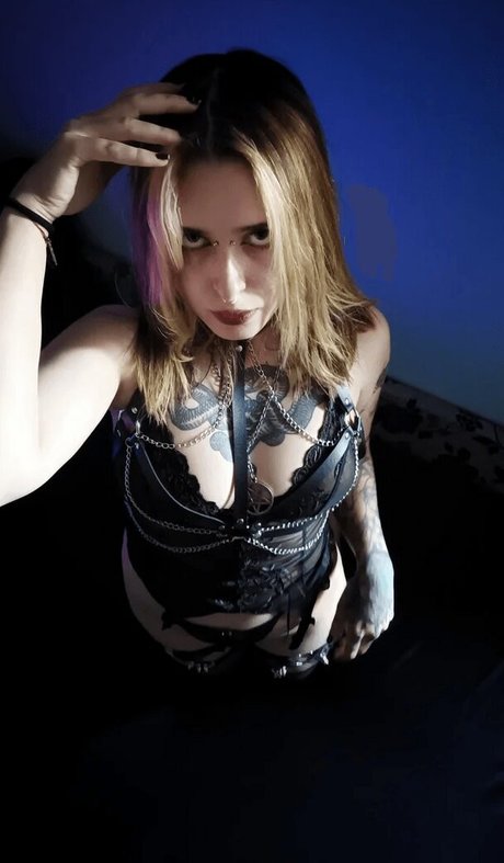 Satana 7 pornographic model pictures