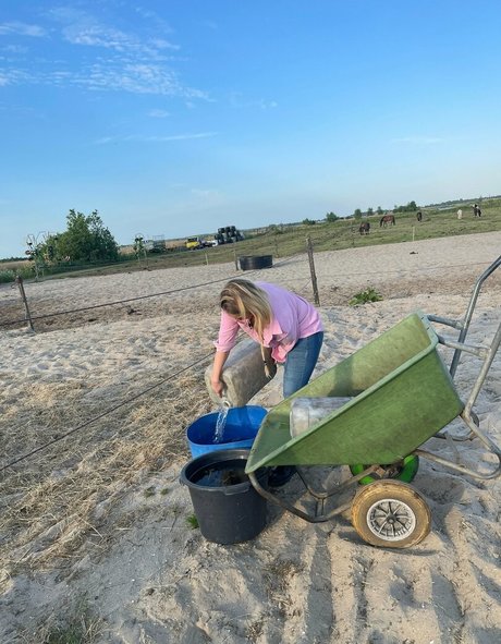 kellymilanaughtycowgirl star high quality image