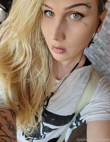 liligoth model erotic photo