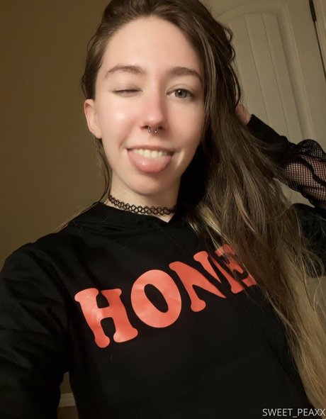 sweet peaxx model pretty photos