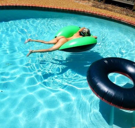 hollyhendrix_ star perfect picture