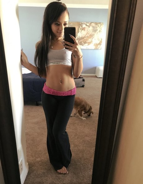 hollyhendrix_ pretty actress gallery