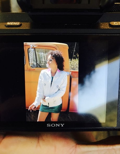 hollyhendrix_ nude star picture