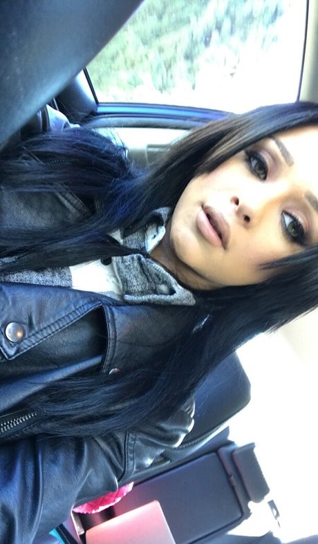 hollyhendrix_ star pretty gallery