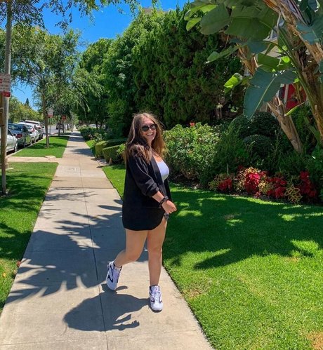 Nikki Kay star sexy pictures