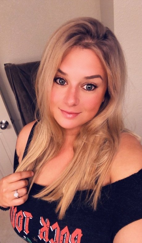 Ashley Dawn model pornographic photo