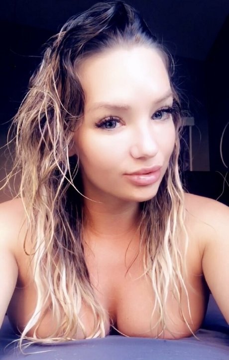 misscalicarter model top img