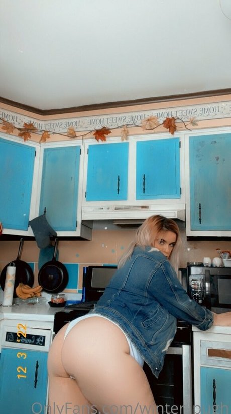 winter pugh naked model img