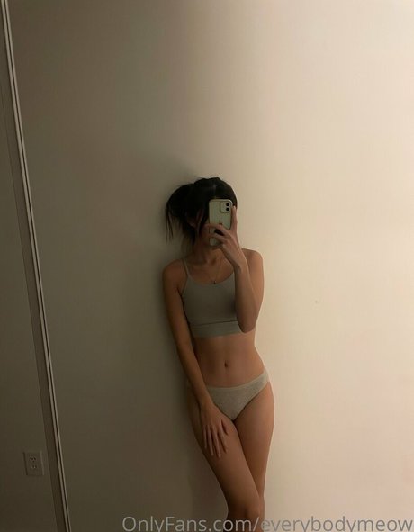 everybodymeow naked model gallery
