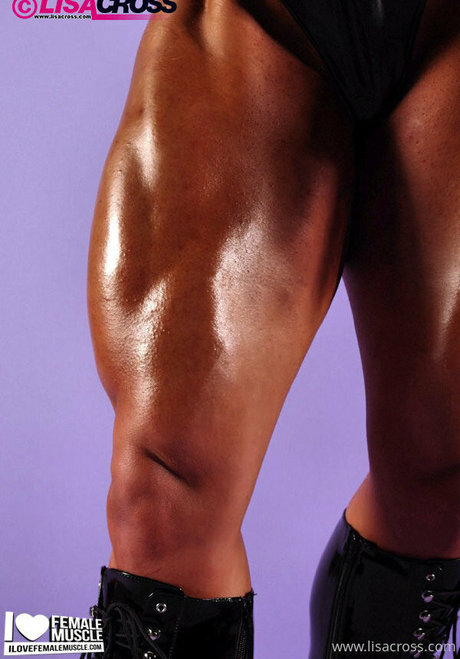 lisaxxxcross pretty pornstar pics