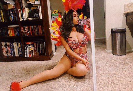 Thestarvasquez pretty actress photo