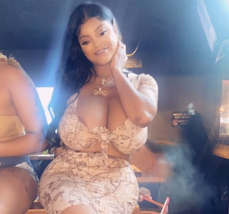 Lavish Styles erotic model gallery