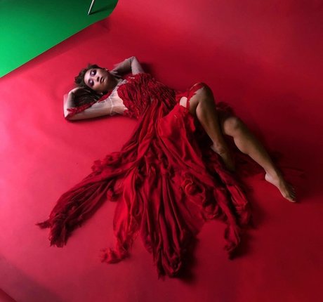 Brenda Song erotic actress picture