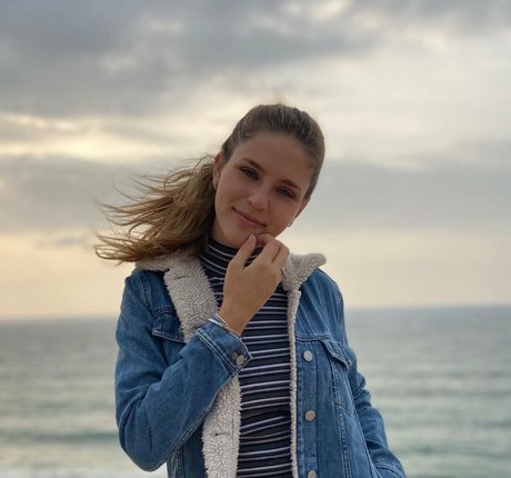 Dana Sartov nudes actress pic