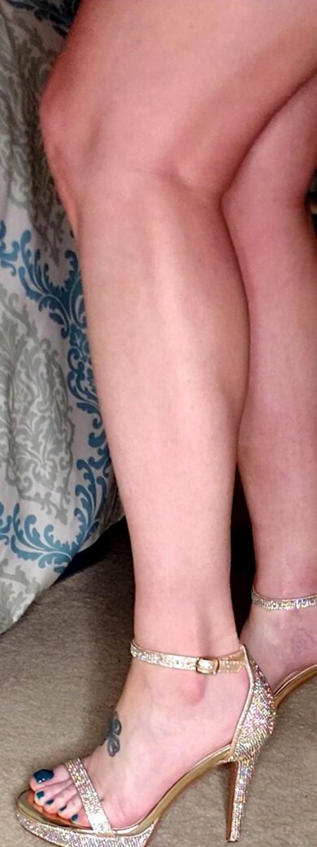 these grey eyes best model image