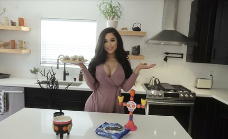 curvy muscle onlyfans hot nude pics