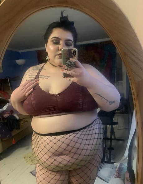 bbwaubie naked actress pic