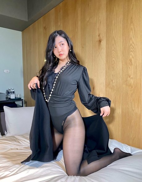 feet773ao hd model photo