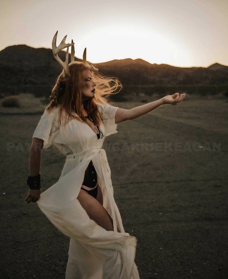 Carrie Keagen top model images