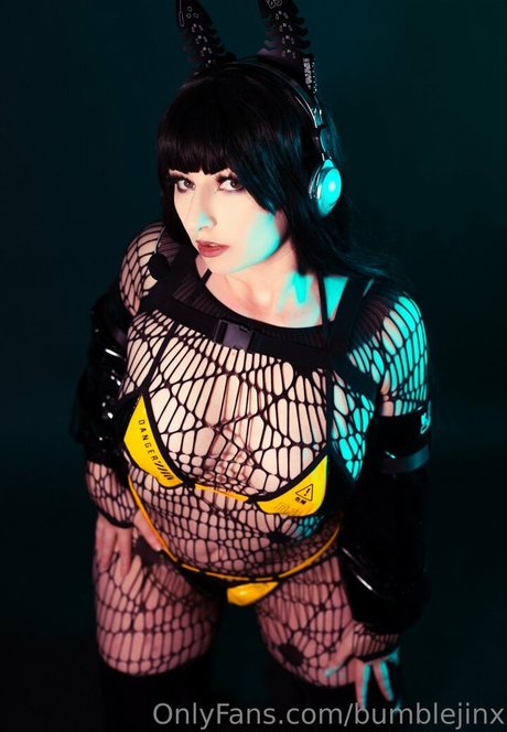 Bumblejinx model naked image