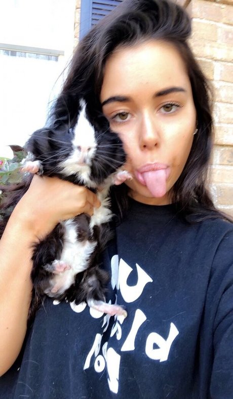 Nerdysara xxx actress picture