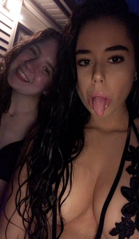 Nerdysara erotic model picture