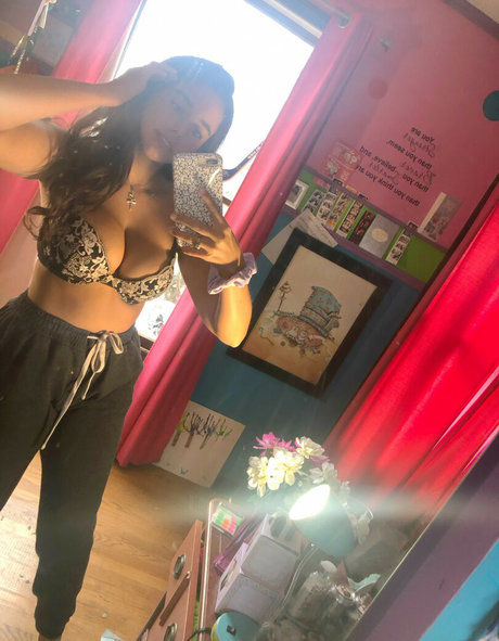 Nerdysara model adult images