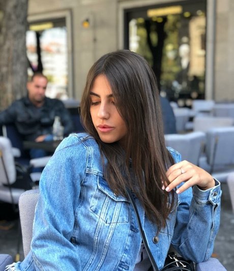 Meshi Malka sexy pornstar img