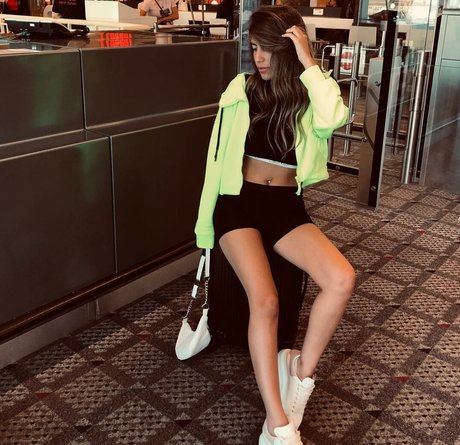 Meshi Malka hd actress image