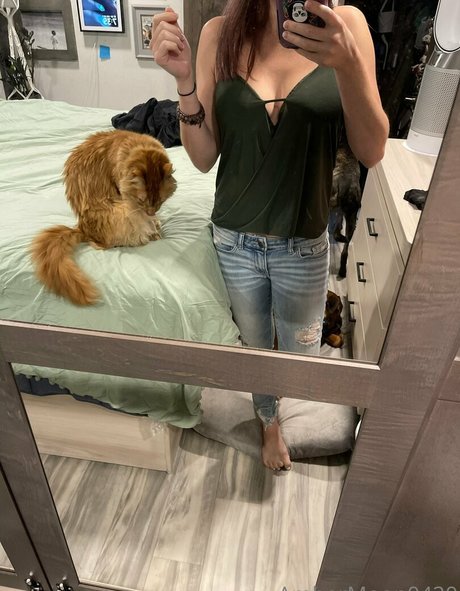 ambermoon7007 model pornographic pic