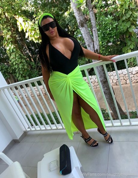 naughtybitchhh8 sex star image