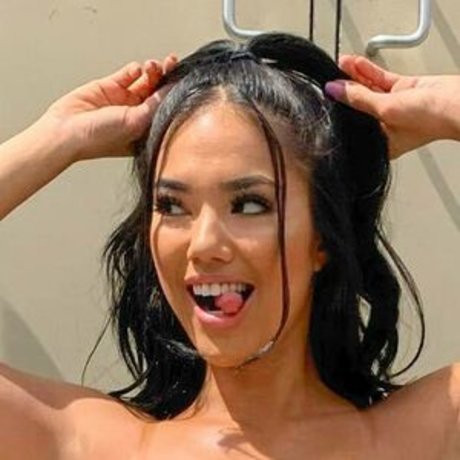 Ahvzz model hot images